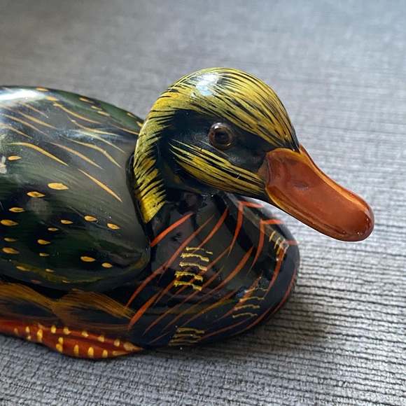 Vintage Ceramic Hand Painted Duck Trinket Box Shiny With Back of Duck the Lid. - Picture 3 of 11